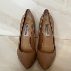 Steve Madden nude pointy pumps